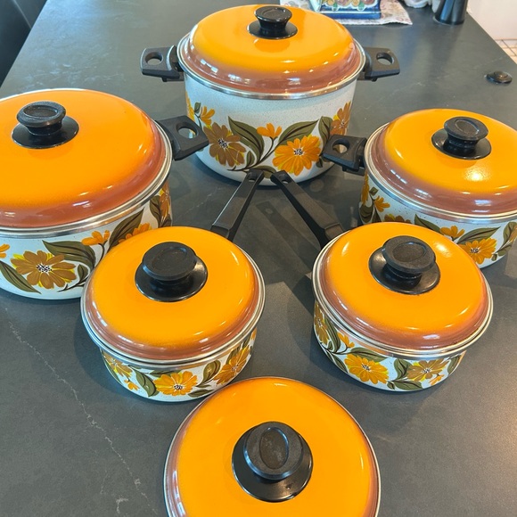 Vintage 1970’s JMP Capri floral design cookware set